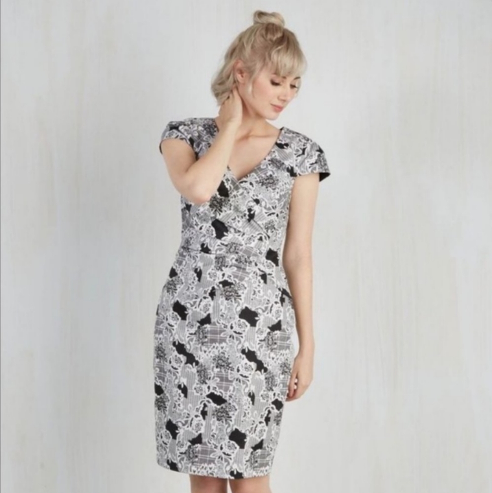 ModCloth Across the Boardroom Sheath Dress Size Medium
